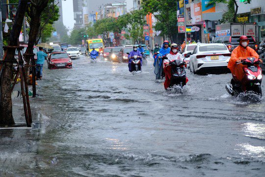 Đèo Hải Vân sạt lở do mưa lớn,người dân Đà Nẵng lo lụt lịch sử lặp lại - 5