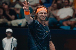 Rực lửa tennis Thượng Hải Masters ngày 6: Rublev thắng dễ, Tsitsipas thua sốc