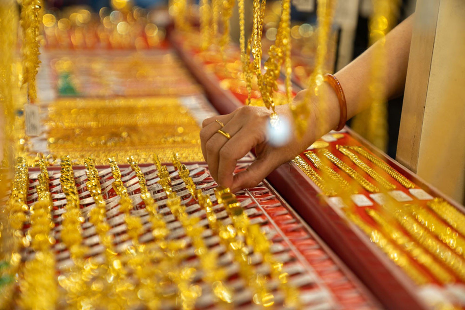 Giá vàng hôm nay 13/10: Vàng SJC tăng gần 3 triệu đồng chỉ trong 3 tháng - 1