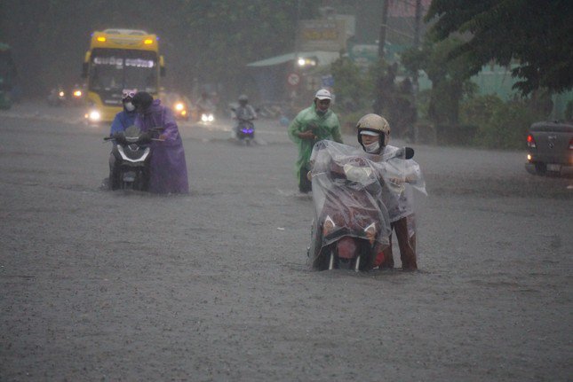 Dự báo nhiều ngày tới, Đà Nẵng tiếp tục hứng chịu mưa rất lớn.