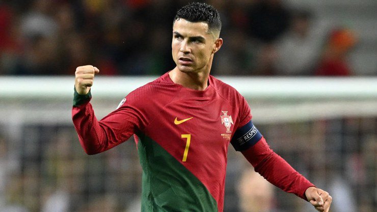 Ronaldo giúp Bồ Đào Nha giành vé sớm