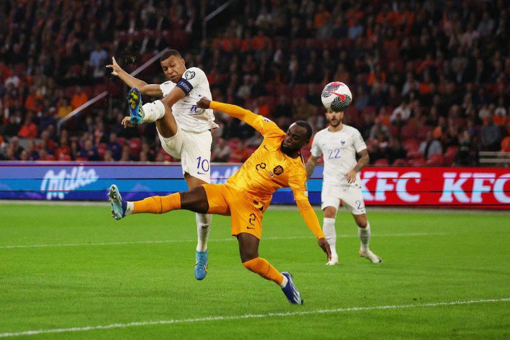 Mbappe tỏa sáng, Pháp có vé đến Đức hè năm sau