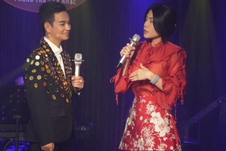 Hậu tuyên bố bỏ hát vì trầm cảm, Uyên Trang quay lại "cầm mic" trong mini show đàn em