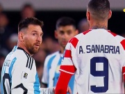 Đàn ông - Cầu thủ &quot;phun mưa&quot; vào người Messi đang gây nhiều tranh cãi là ai?