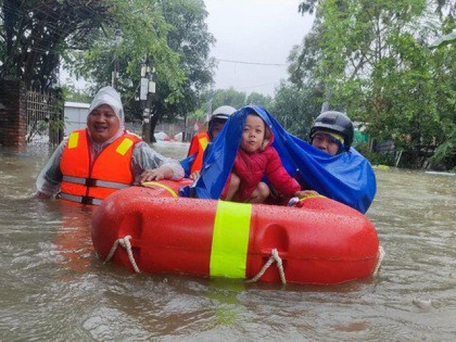 Người dân Đà Nẵng lo phải sống chung với lũ nhiều ngày