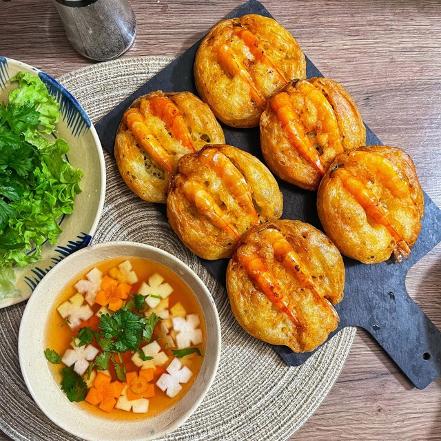 Bánh tôm Hồ Tây