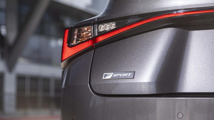 2024 Lexus IS tăng giá, khởi điểm nhỉnh 1 tỷ đồng - 11