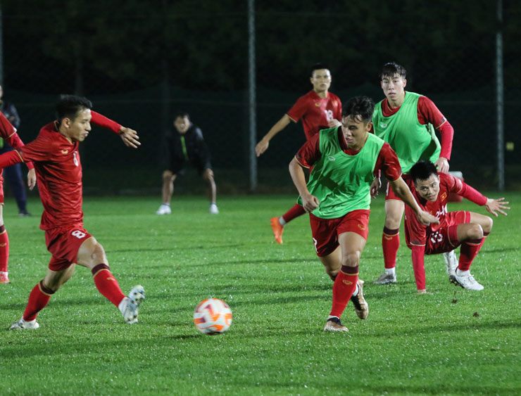 ĐT Việt Nam có mặt ở Hàn Quốc, chờ đấu Son Heung Min và đồng đội - 10