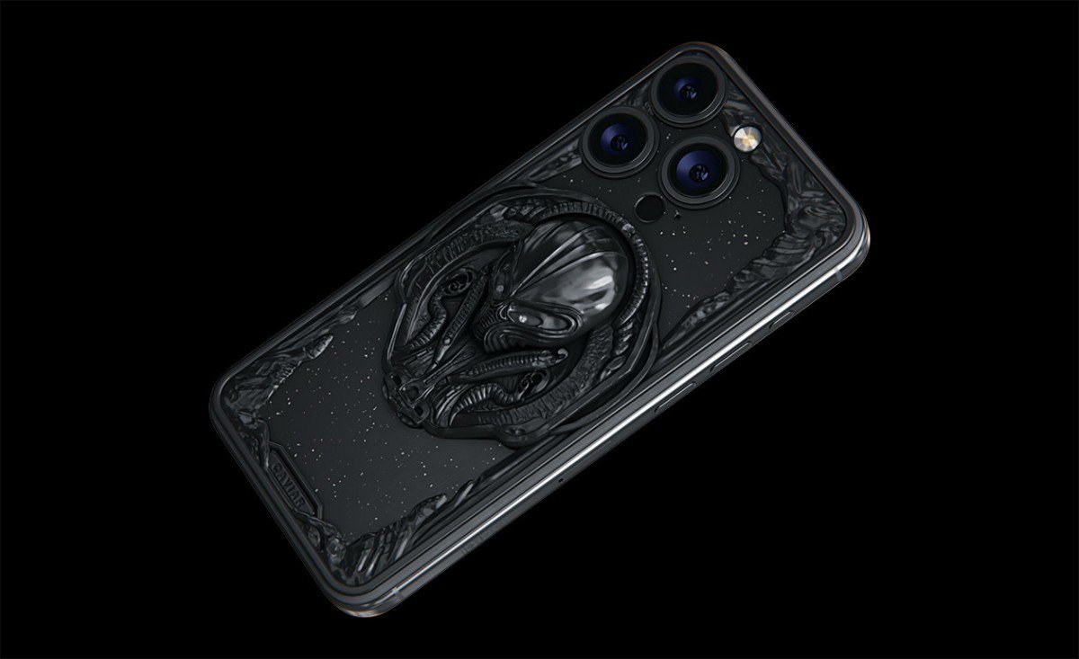 iPhone 15 Pro bản UFO gây "sốc" với giá từ 220 triệu