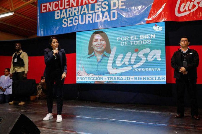 Chàng trai 35 tuổi đắc cử tổng thống Ecuador: Kỳ tích đến từ đâu? - 1