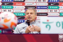 HLV Klinsmann đánh giá cao ĐT Việt Nam, tiết lộ Son Heung Min có ra sân