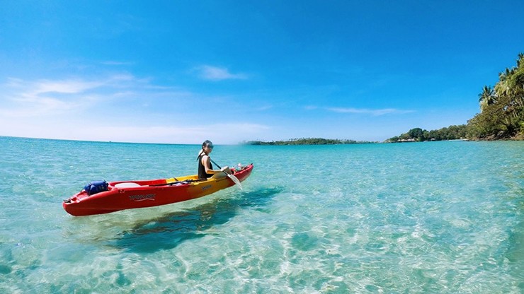 Koh Kood, Thái Lan: Koh Kood&nbsp;có&nbsp;rừng nhiệt đới, làng chài cổ kính, đồn điền dừa, điểm lặn với ống thở và dân số dưới 2.000 người. Đây đều là những điểm thu hút du khách nhưng chưa thực sự được nhiều người biết đến.
