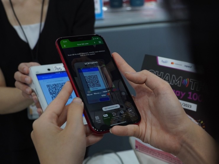 Thanh toán trực tuyến tại Việt Nam tăng đột biến vì... iPhone 15, Apple Pay - 1