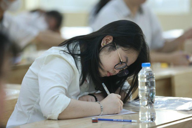 Tuyển sinh lớp 10 ở Hà Nội: Thấp thỏm chờ phương án thi mới - 1
