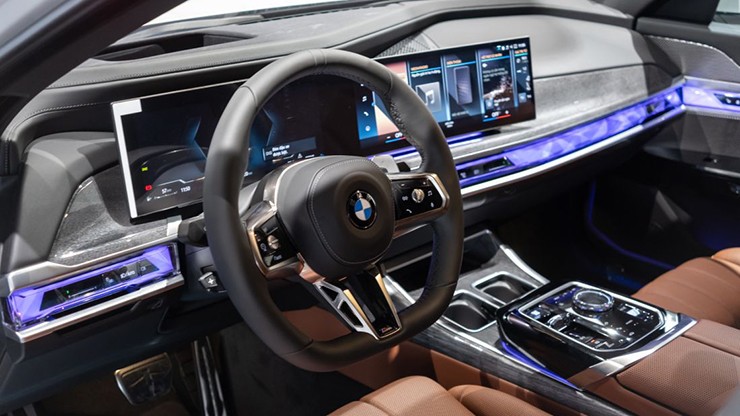 BMW 7-Series giảm giá 450 triệu đồng tại Việt Nam - 4