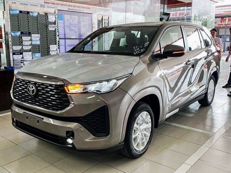 Vừa ra mắt xe Toyota Innova Cross đã có tình trạng 