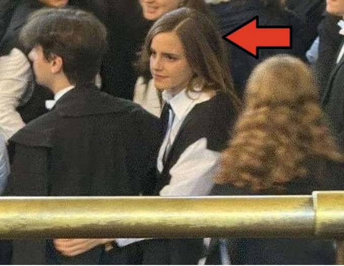 Emma Watson trong buổi lễ chào đón tân sinh viên của Đại học Oxford.