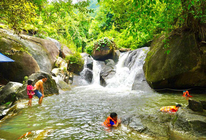 Chán đi biển, hãy đổi gió với suối Đá, núi Dinh - 1