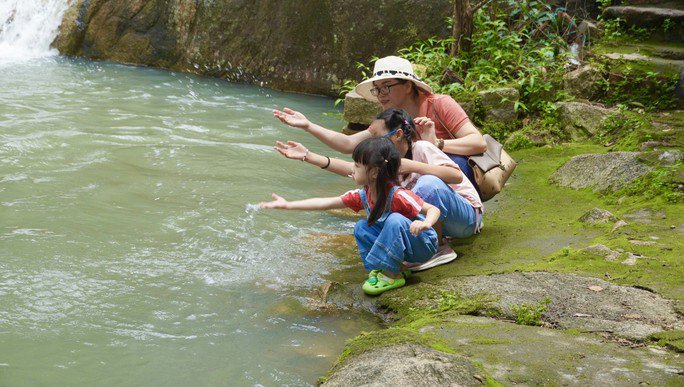 Chán đi biển, hãy đổi gió với suối Đá, núi Dinh - 2