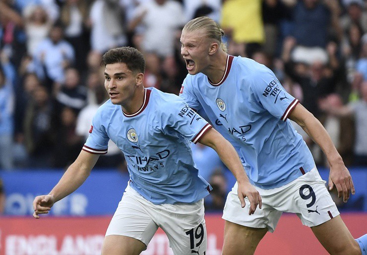 Alvarez phải sống dưới cái bóng của Haaland ở Man City