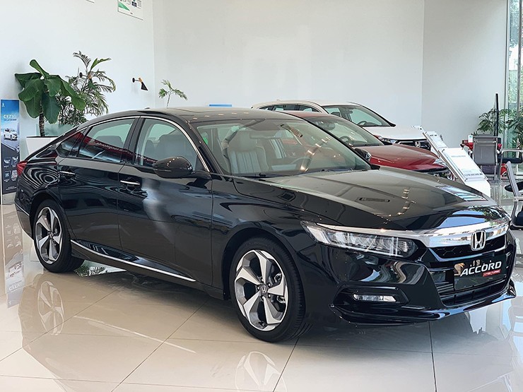 Honda Accord được giảm giá cực mạnh tới 250 triệu đồng - 2