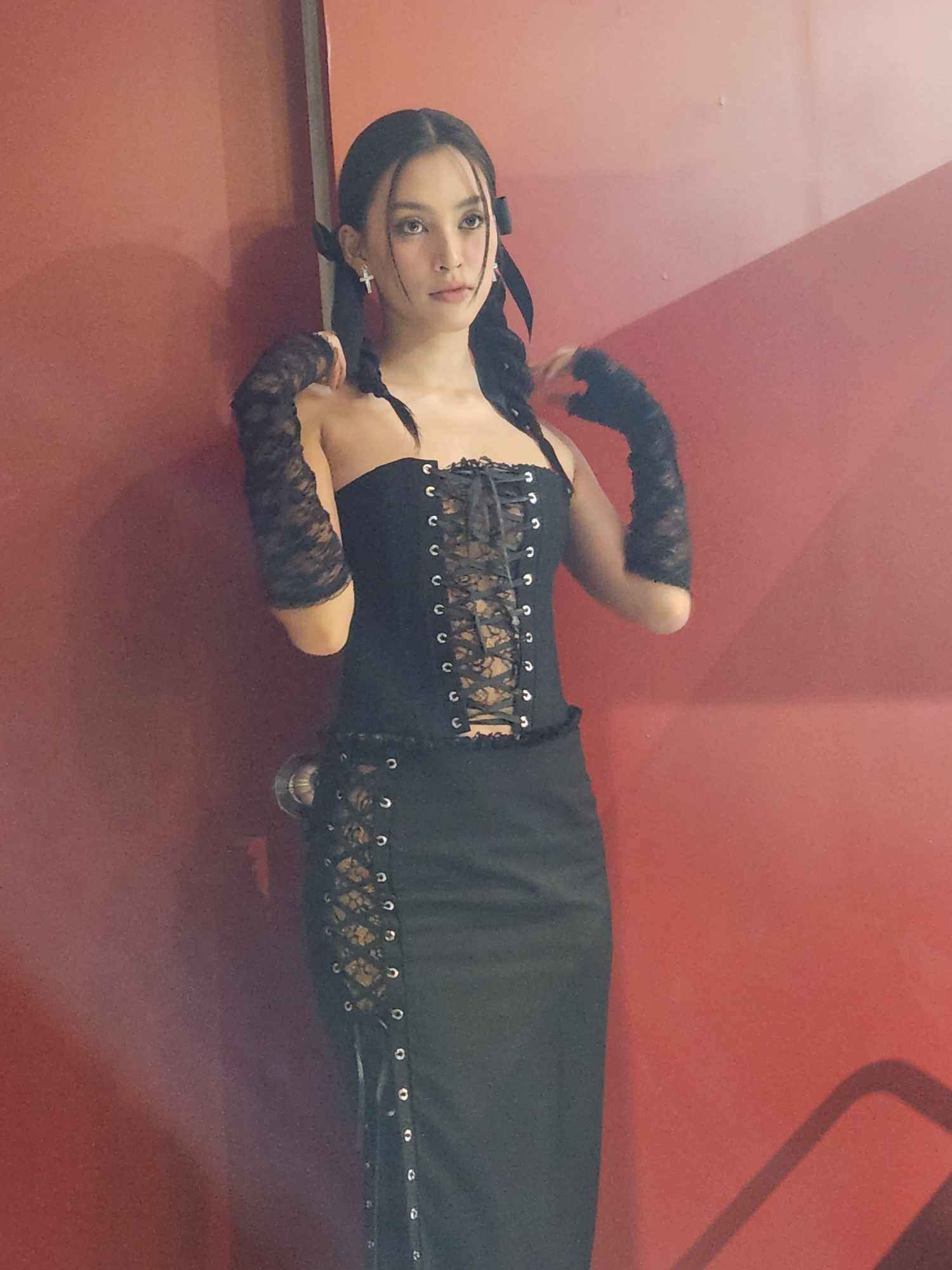 Tiểu Vy khoe dáng với đầm corset, visual hoàn hảo khiến fan khen tấm tắc - 3