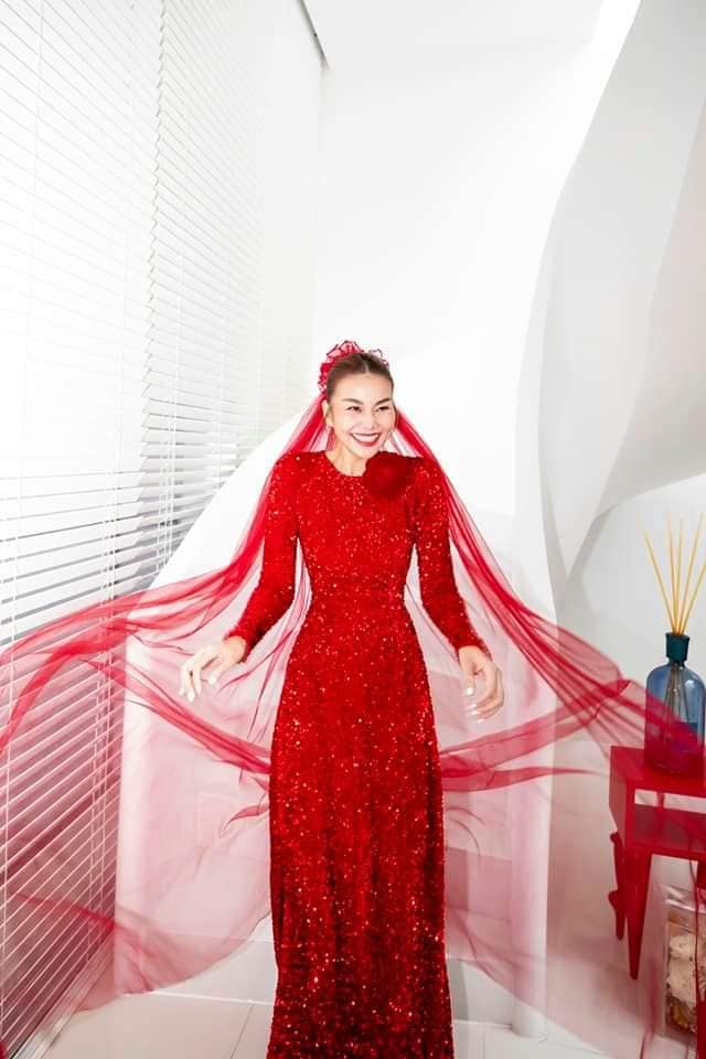 Thanh Hằng nền nã với áo dài đỏ trong ngày cưới, lấy cảm hứng từ chiếc áo của mẹ - 2