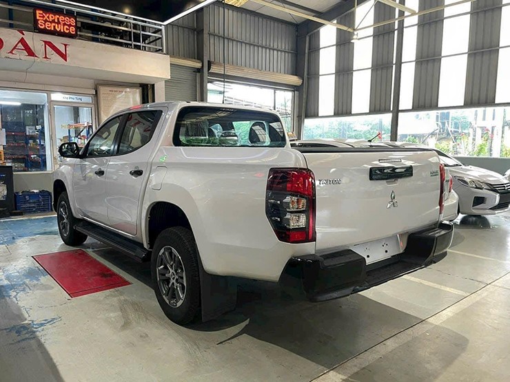 Mitsubishi Triton giảm giá "sập sàn" gần 200 triệu đồng tại đại lý - 5