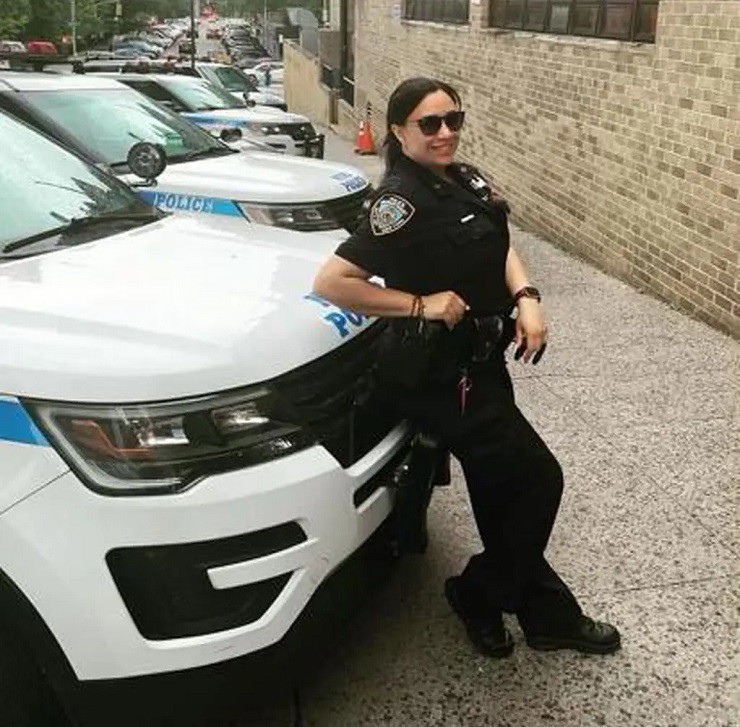 Mỹ: Phát hiện gây sốc về nữ sĩ quan cảnh sát tuyên bố “đam mê công việc” - 2