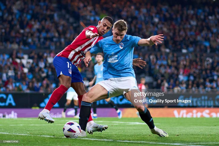 Atletico Madrid (áo đỏ trắng) giành chiến thắng quan trọng