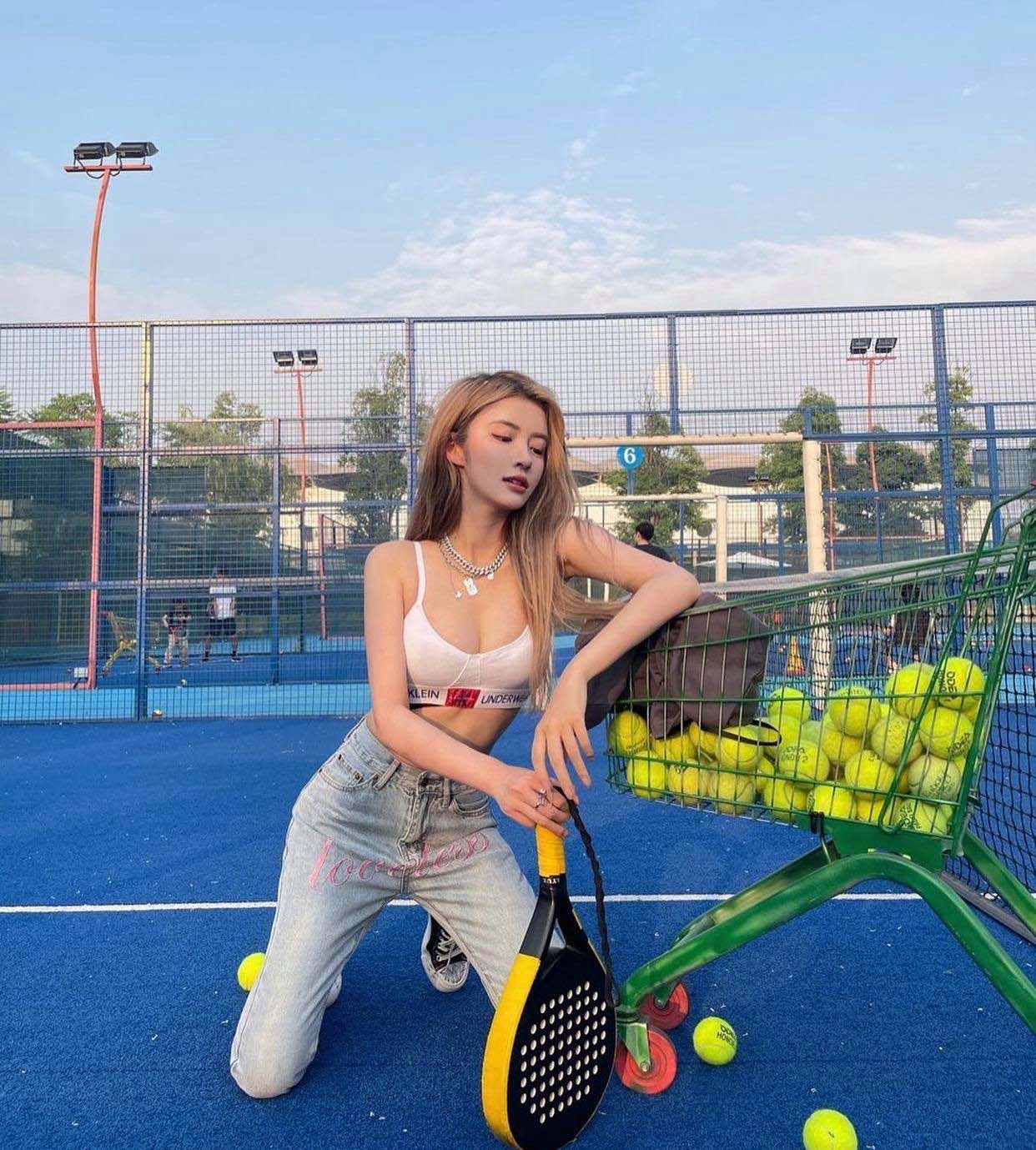 Elly Trần và dàn sao Việt mặc hở chơi tennis, có người diện cả đồ bơi ra sân - 8