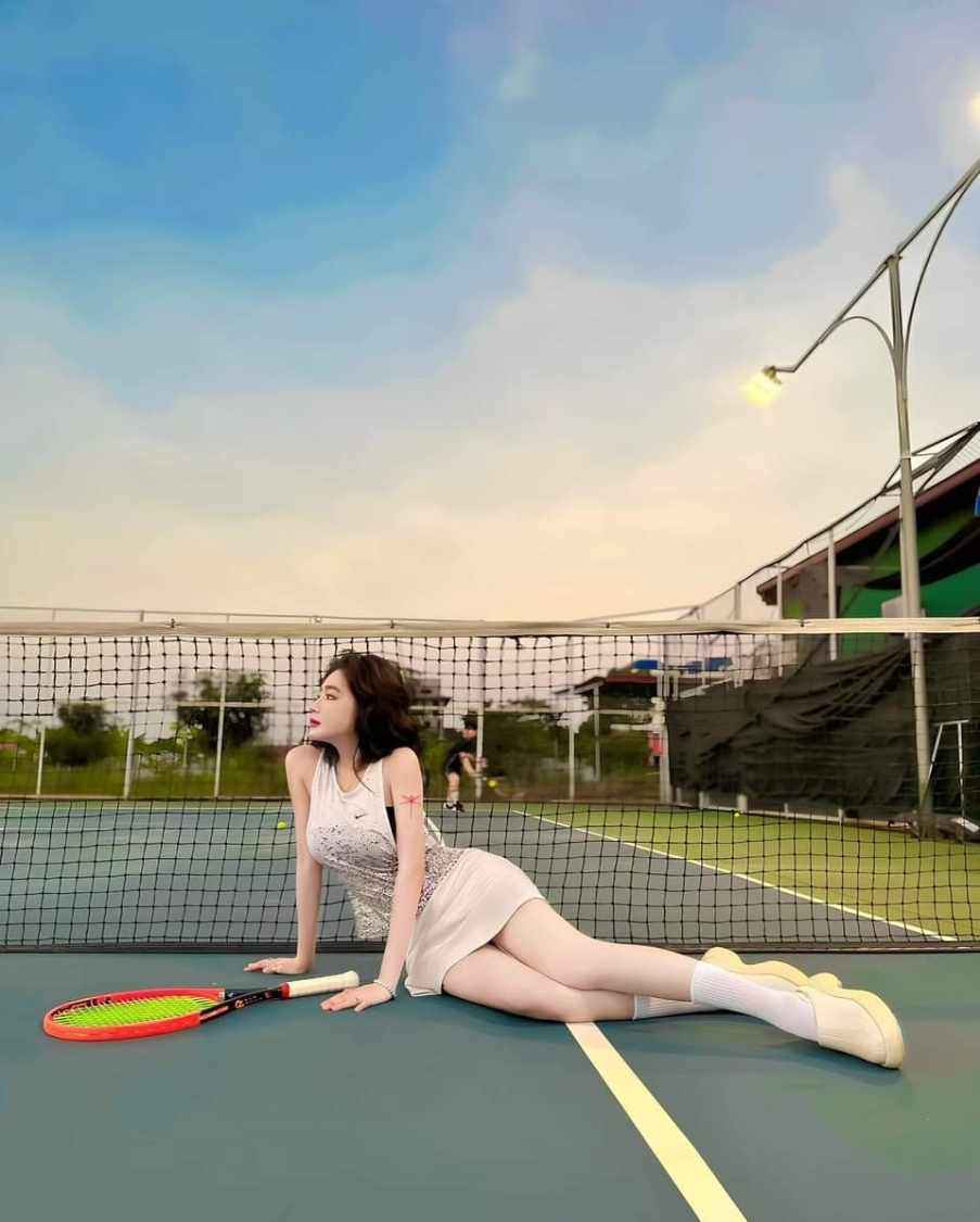 Elly Trần và dàn sao Việt mặc hở chơi tennis, có người diện cả đồ bơi ra sân - 2