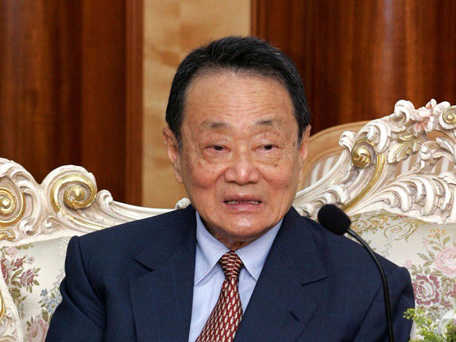 Tỷ phú Robert Kuok là con trai út trong gia đình có ba anh em trai.
