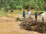 Tin tức trong ngày - Du lịch trải nghiệm ở Làng Cù Lần, 4 du khách bị lũ cuốn trôi