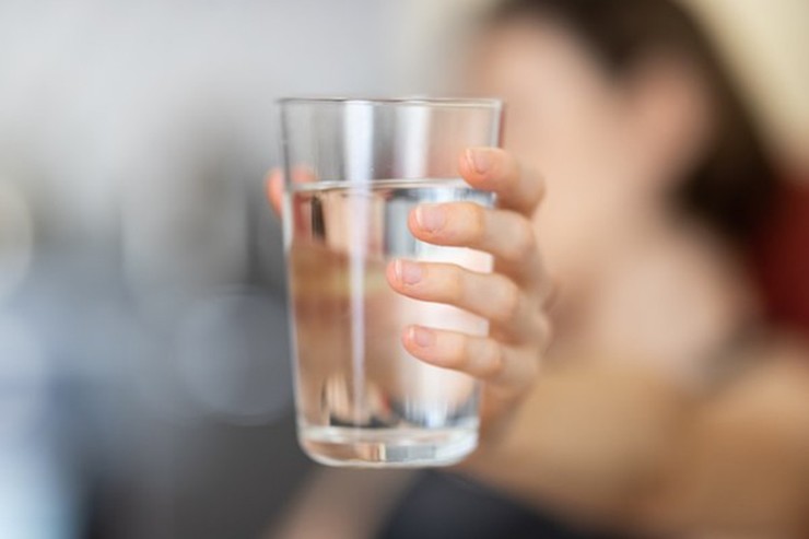 6 thói quen buổi sáng sánh ngang thuốc bổ, uống nước ấm chỉ xếp thứ 2 - 2