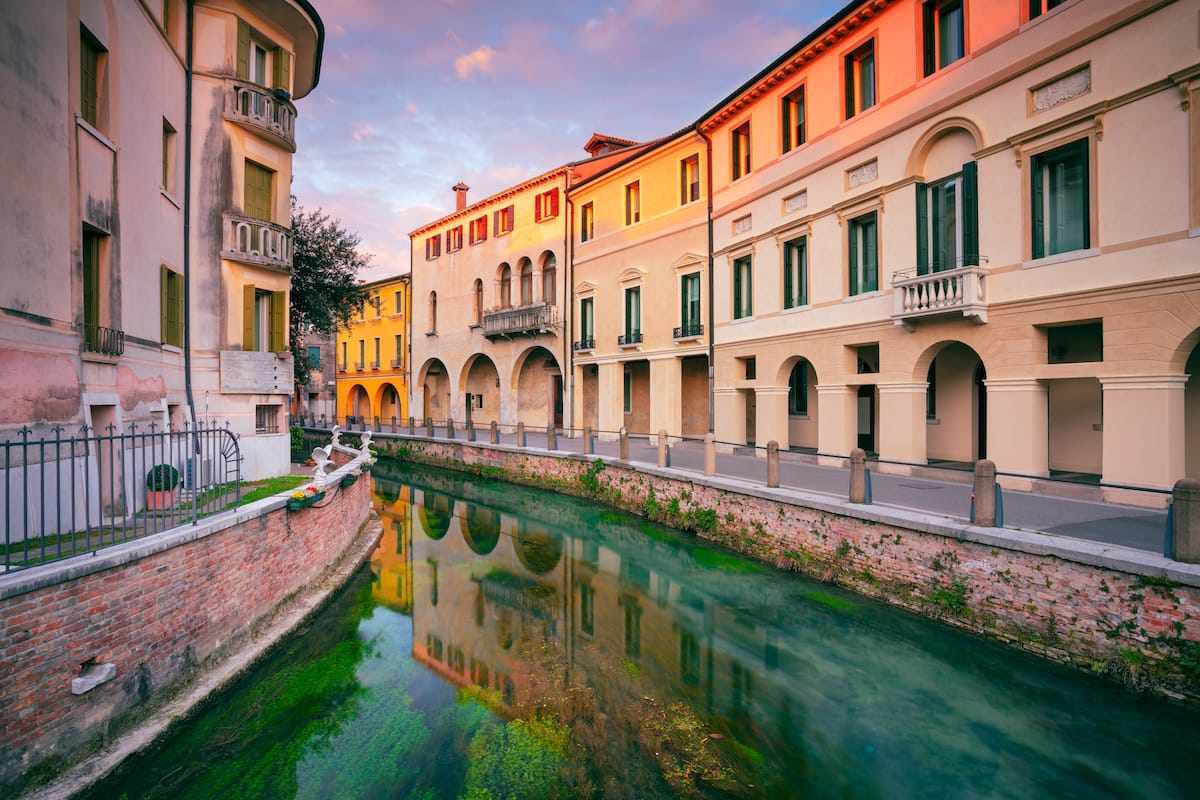 Thành phố ở Italia đẹp tựa Venice nhưng rất ít người biết đến