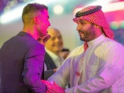 Bóng đá - 24h sôi động của Ronaldo: Hợp tác với Thái tử Saudi Arabia, tặng quà 3,3 tỷ đồng