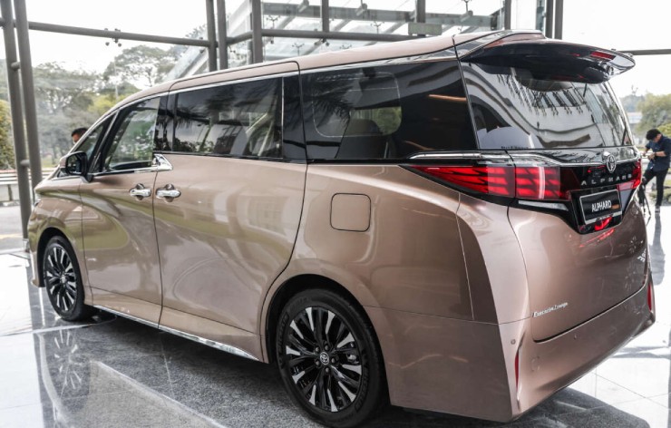 Cận cảnh 2024 Toyota Alphard giá từ hơn 2,76 tỷ đồng