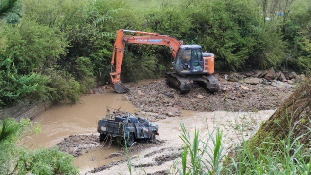 Thủ tướng chỉ đạo khắc phục sự cố lật xe do lũ khiến 4 du khách nước ngoài tử vong tại Lâm Đồng - Ảnh 1.