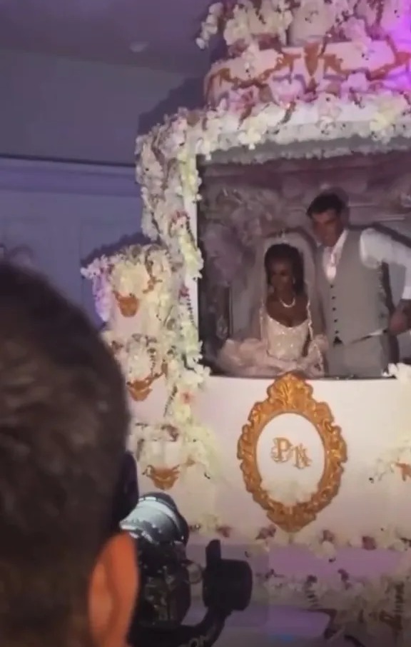 Cô dâu 19 tuổi gây choáng với đám cưới như cổ tích - 5
