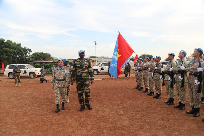 Đại tướng Birame Diop - Cố vấn quân sự LHQ và đoàn công tác Liên hợp quốc đã đến thăm Đội Công binh Việt Nam