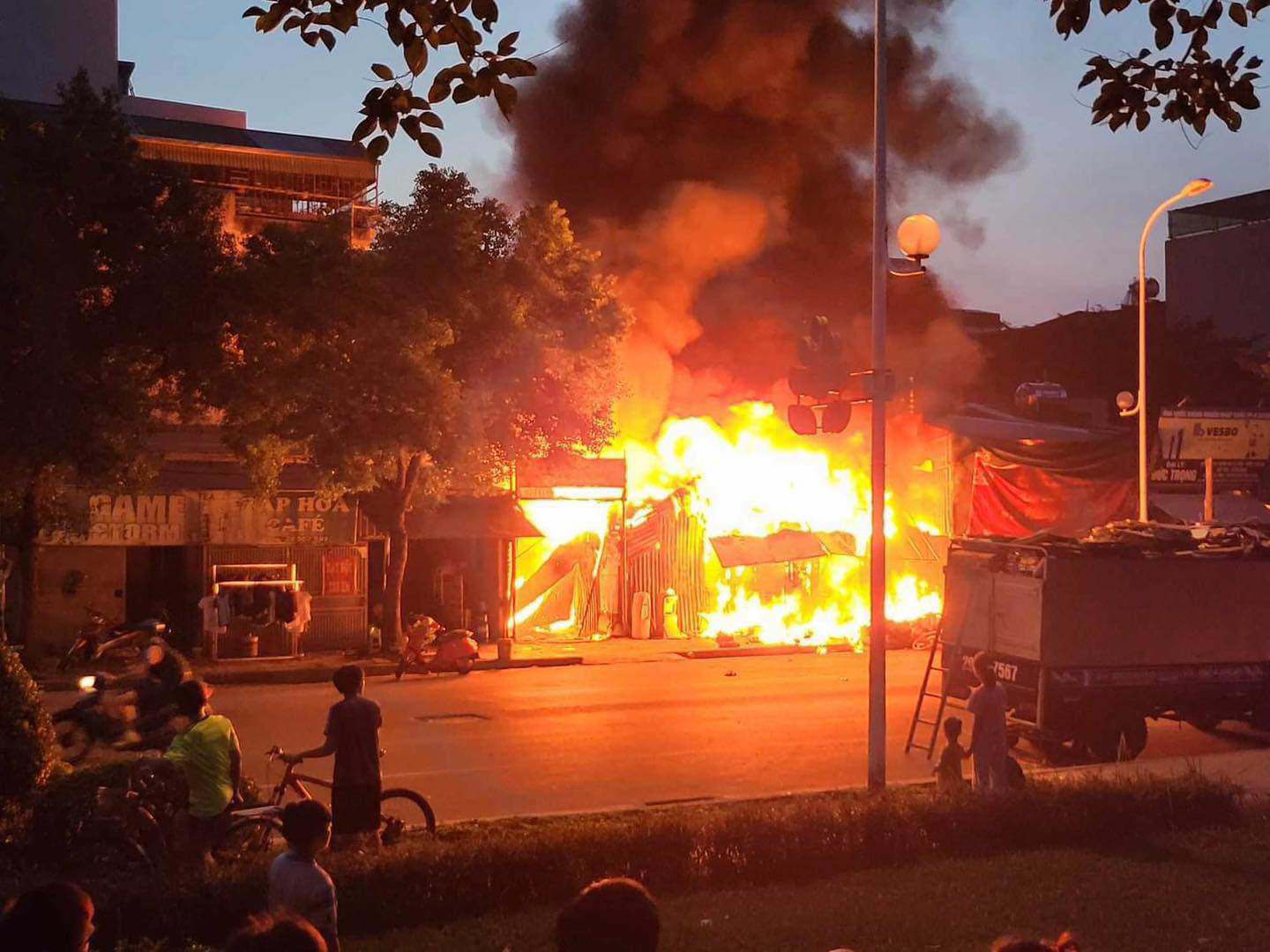 Vụ cháy khiến 3 mẹ con tử vong ở Hà Nội: Nhân chứng kể cảnh tượng xót xa - 1