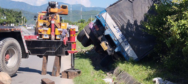 3 người tử vong tại chỗ do tai nạn liên hoàn trên Quốc lộ 1A - Ảnh 2.