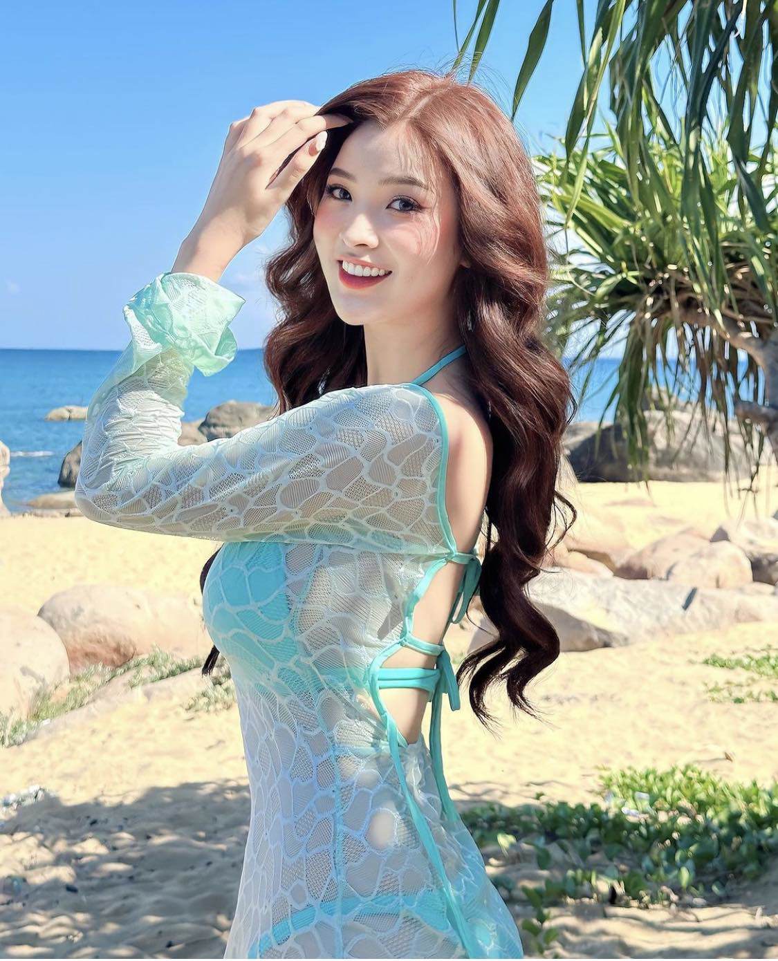 Hot girl Buôn Mê Thuột xinh như hoa hậu, mặc váy "ảo giác" đi biển cực kỳ quyến rũ - 3