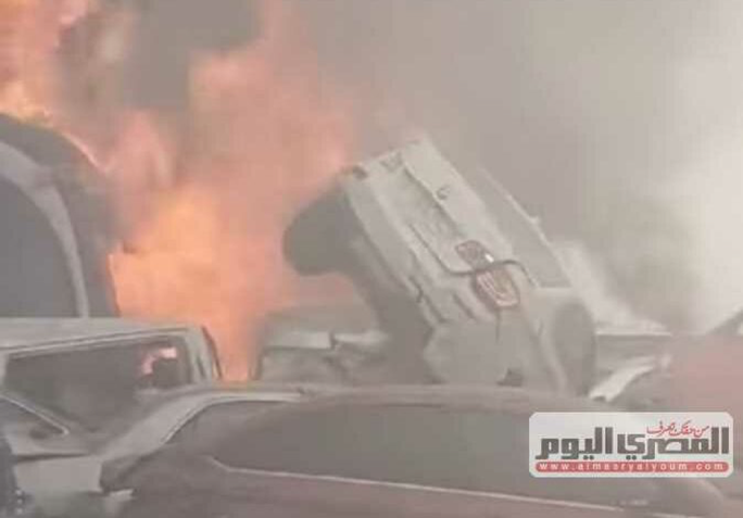 Một loạt xe gặp nạn trong biển lửa ở Ai Cập, gần 100 người thương vong - 1