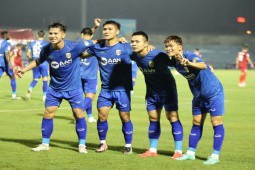 Video bóng đá Hà Tĩnh - SLNA: Xuất thần phút bù giờ, thoát hiểm ngoạn mục (V-League)