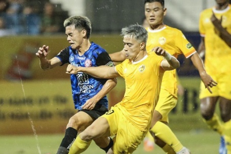 Video bóng đá Quảng Nam - TP.HCM: Điểm nhấn 2 quả phạt đền (V-League)