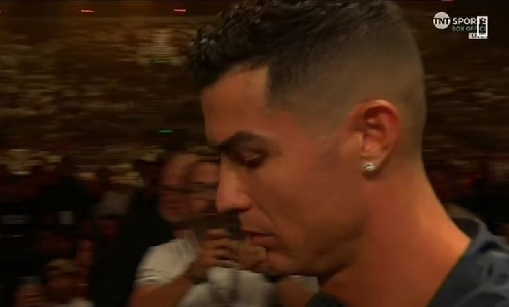 Ronaldo có trải nghiệm đi xem boxing chẳng mấy vui vẻ