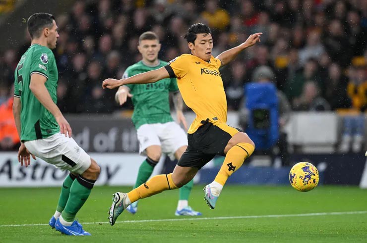 Hwang Hee Chan vừa là người hùng, vừa là tội đồ của Wolverhampton