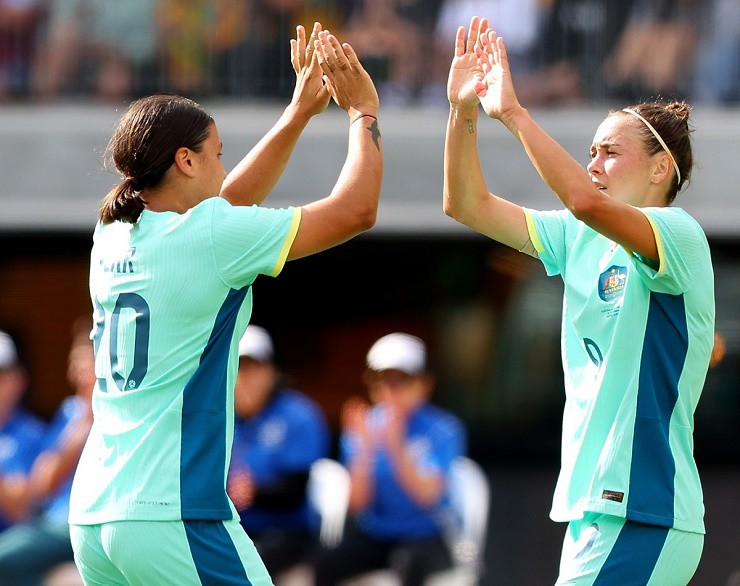 Sam Kerr (trái) và Foord (phải) mỗi người lập 1 hat-trick